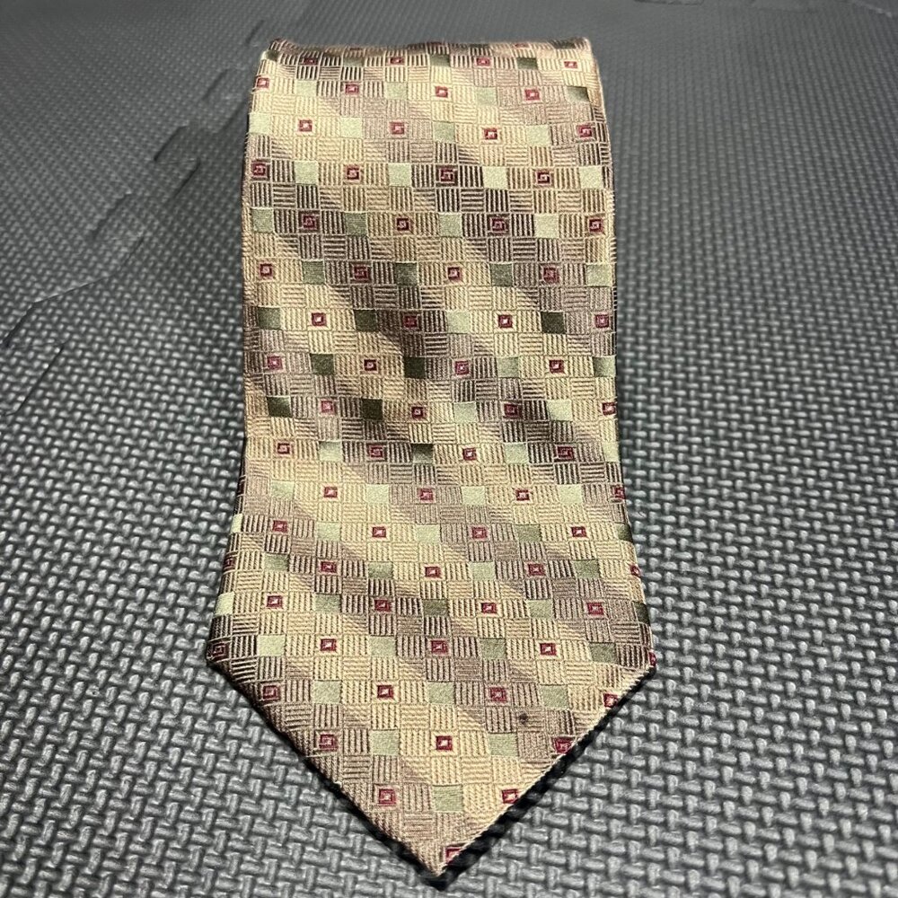 Paul Dione 100% Silk Geometric Pattern Mens Tie In Gold & Burgundy